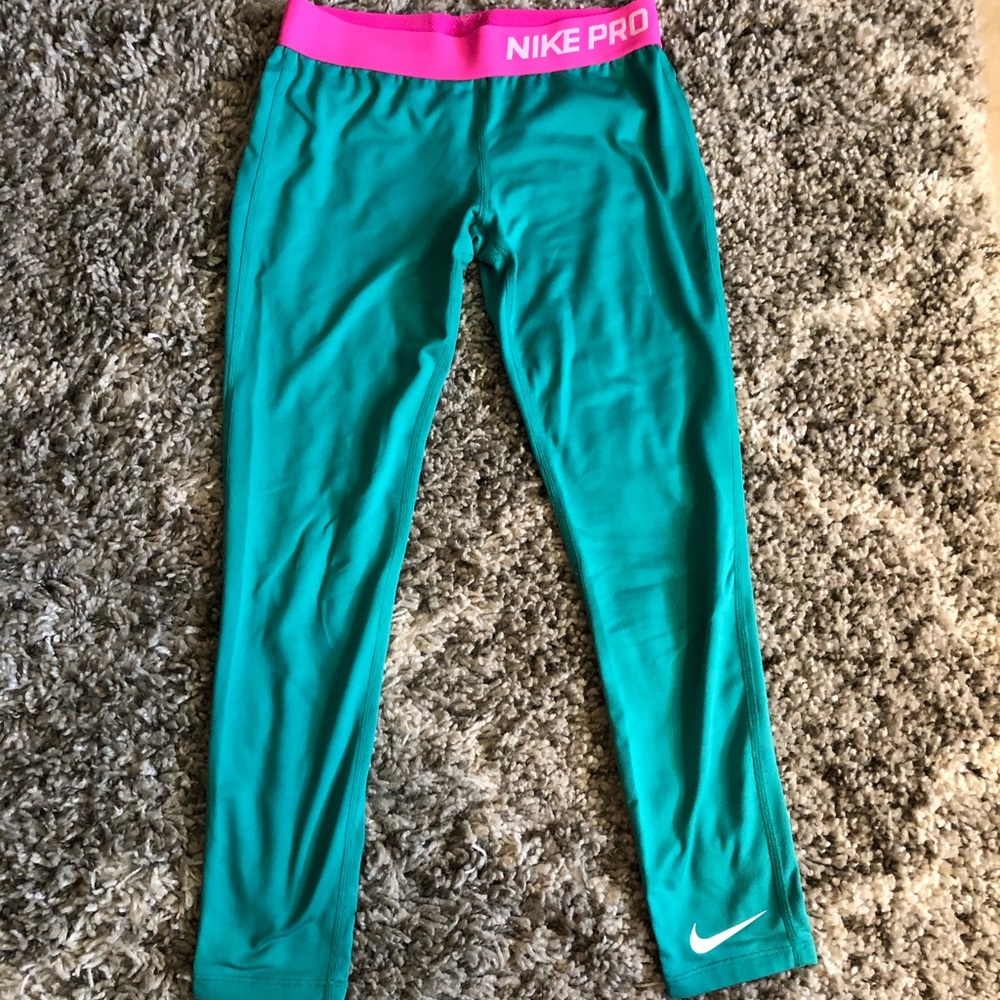 Nike pro capris